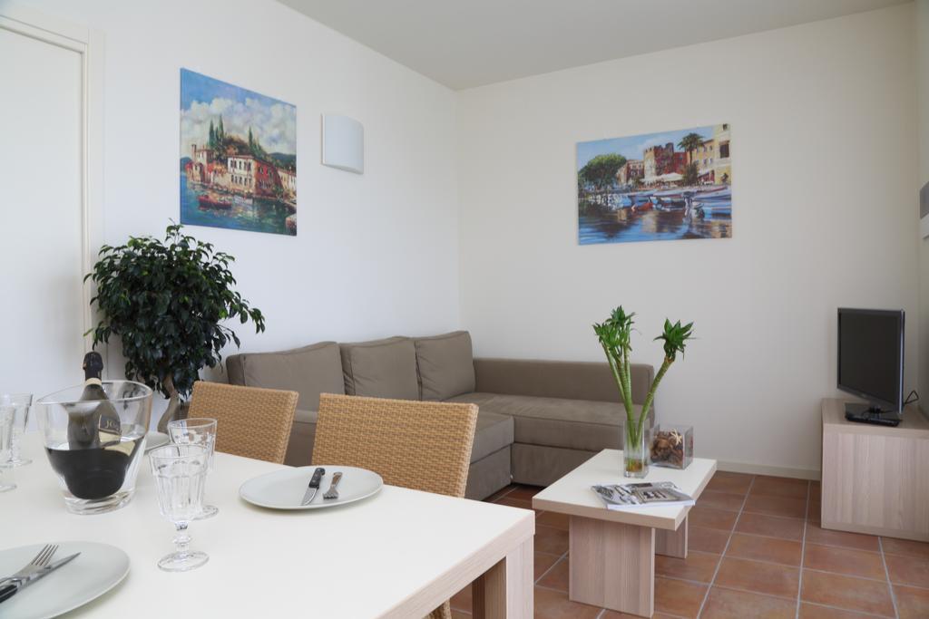 Appartamenti Corte Leonardo Garda  Pokoj fotografie