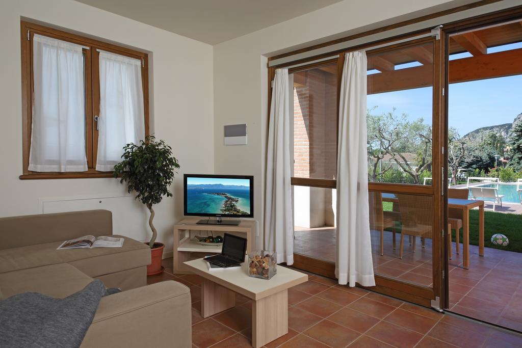 Appartamenti Corte Leonardo Garda  Pokoj fotografie