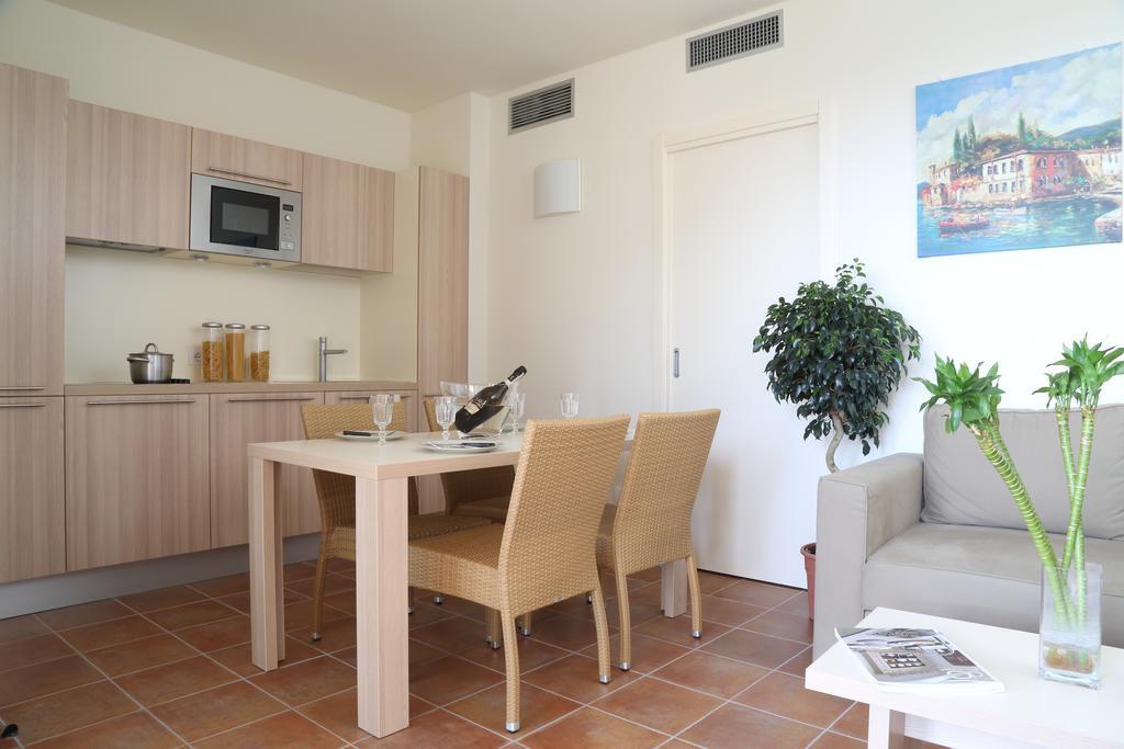 Appartamenti Corte Leonardo Garda  Pokoj fotografie